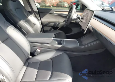 2023 Tesla Model Y Awd/Long Range Dual Motor All-Wheel Drive z USA, uszkodzony, nr VIN 7SAYGDEE6PF836419